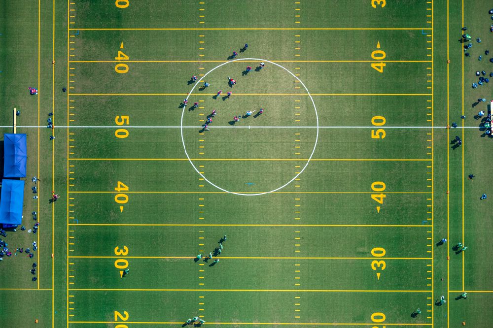 Vertical aerial photograph Herne - Vertical aerial view from the satellite perspective of the ensemble of sports grounds of American Football field Horststadion in the district Wanne-Eickel in Herne at Ruhrgebiet in the state North Rhine-Westphalia, Germany
