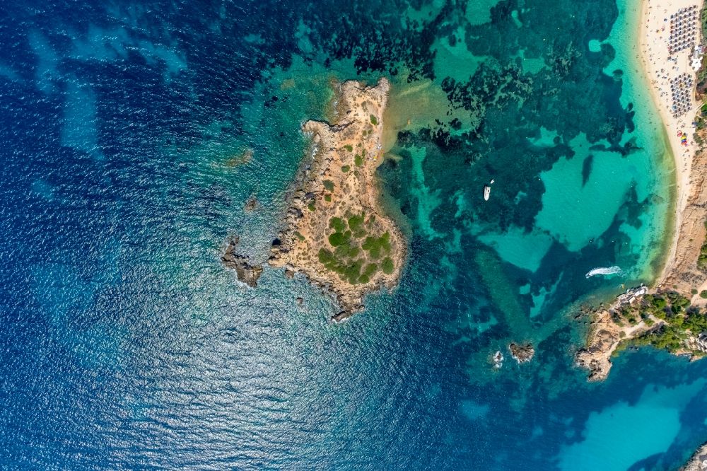 Vertical aerial photograph Portals Nous - Vertical aerial view from the satellite perspective of the plateau in the water illa d'en Sales in Portals Nous in Balearic islands, Spain