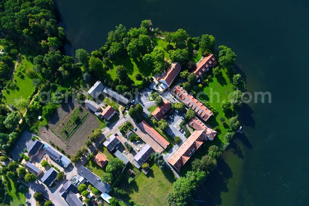 Vertical aerial photograph Kemnitz - Vertical aerial view from the satellite perspective of the complex of the hotel building Zum Rittmeister in the district Kemnitz in Werder (Havel) in the state Brandenburg, Germany