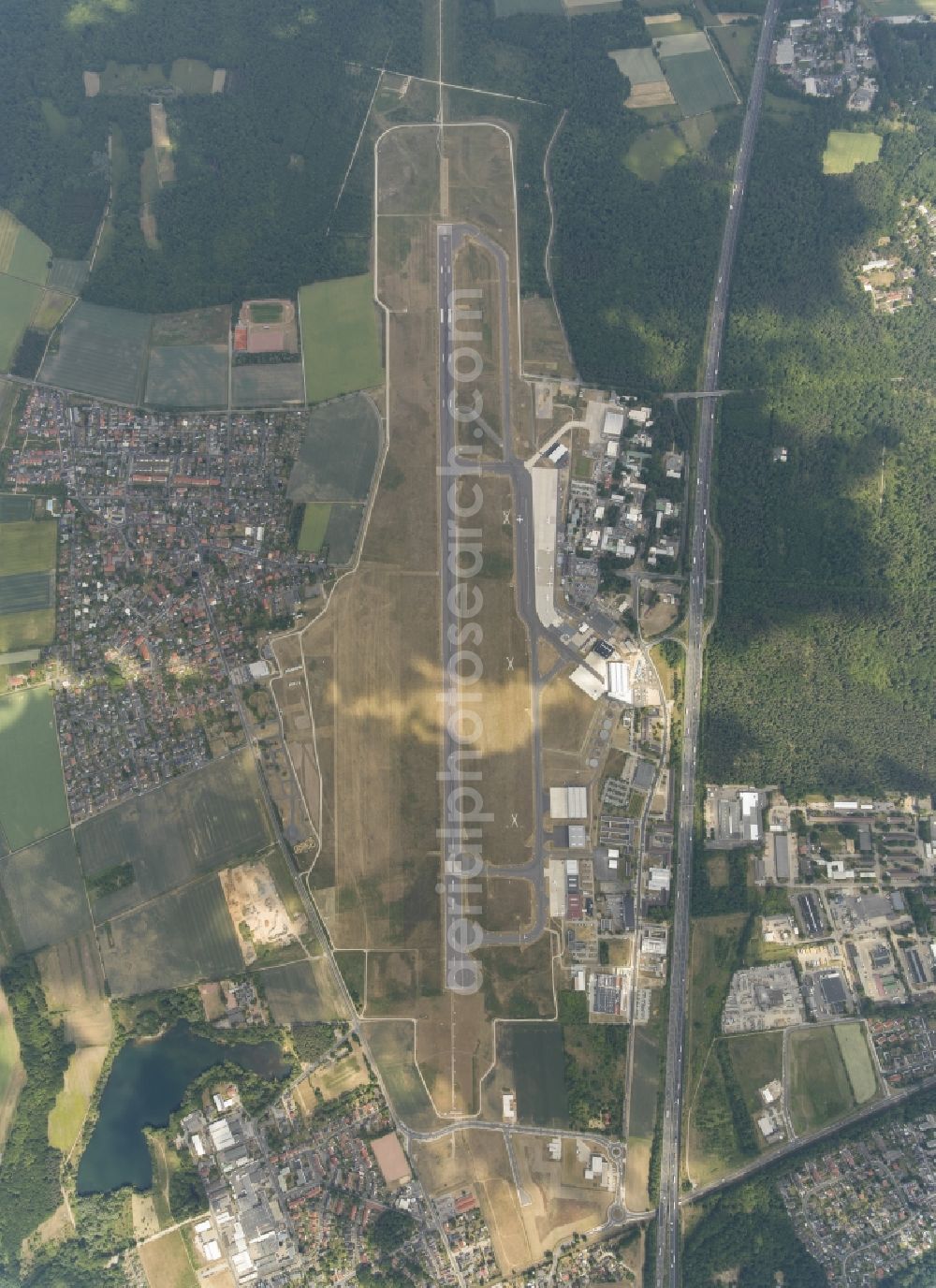 Vertical aerial photograph Braunschweig - Vertical aerial view from the satellite perspective of the runway with hangar taxiways and terminals on the grounds of the airport Braunschweig-Wolfsburg in Brunswick in the state Lower Saxony, Germany