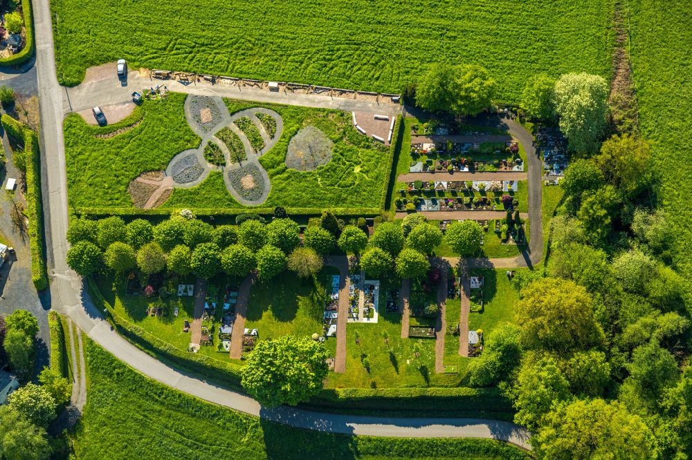 Vertical aerial photograph Bachum - Vertical aerial view from the satellite perspective of the grave rows on the grounds of the cemetery on street Friedhofstrasse in Bachum in the state North Rhine-Westphalia, Germany