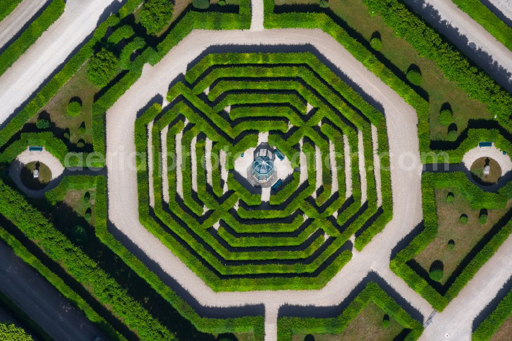 Vertical aerial photograph Hannover - Vertical aerial view from the satellite perspective of the the big garden in the part of town of Herrenhausen in Hannover in the federal state Lower Saxony. The baroque garden in the mansions street was established in the 17th century and exists of many Broderie scrutinise and the centrally situated bell jet