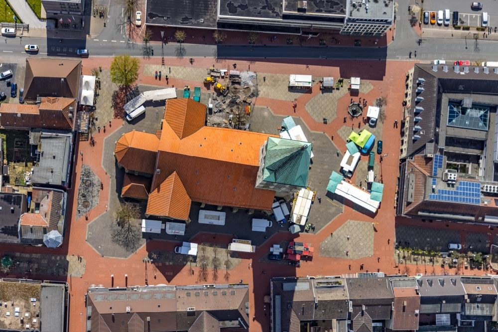 Vertical aerial photograph Hamm - Vertical aerial view from the satellite perspective of the church building Pauluskirche on Marktplatz in Hamm in the state North Rhine-Westphalia, Germany