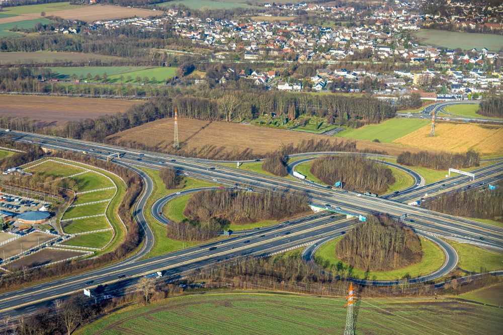 Vertical aerial photograph Unna - Traffic flow at the intersection- motorway A4 , A1 Kreuz Dortmund/Unna in form of cloverleaf in Unna at Ruhrgebiet in the state North Rhine-Westphalia, Germany