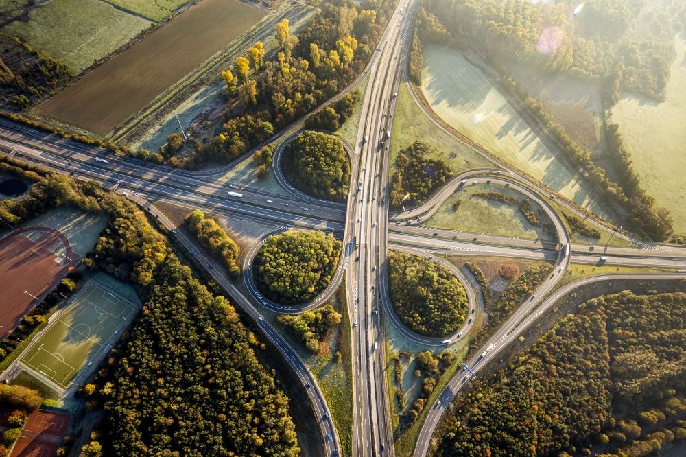 Vertical aerial photograph Cloerbruch - Vertical aerial view from the satellite perspective of the traffic flow at the intersection- motorway A52 - 44 Kreuz Neersen in form of cloverleaf in Cloerbruch in the state North Rhine-Westphalia, Germany