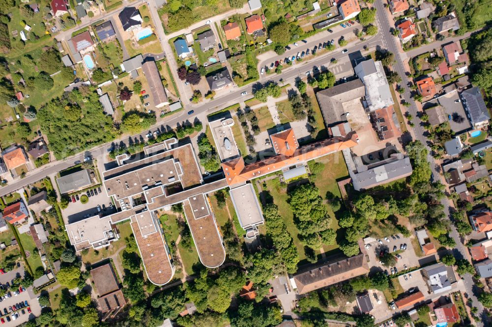Vertical aerial photograph Luckenwalde - Vertical aerial view from the satellite perspective of the hospital grounds of the Clinic KMG Klinikum Luckenwalde in Luckenwalde in the state Brandenburg, Germany