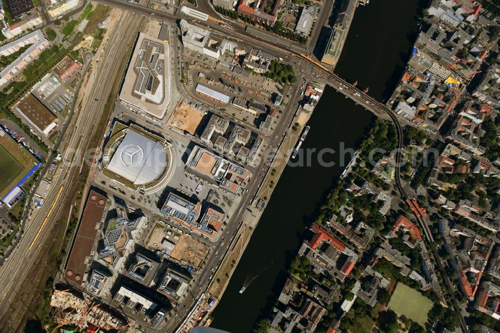 Vertical aerial photograph Berlin - Vertical aerial view from the satellite perspective of the arena Mercedes-Benz-Arena on Friedrichshain part of Berlin. The former O2 World - now Mercedes-Benz-Arena - is located in the Anschutz Areal, a business and office space on the riverbank