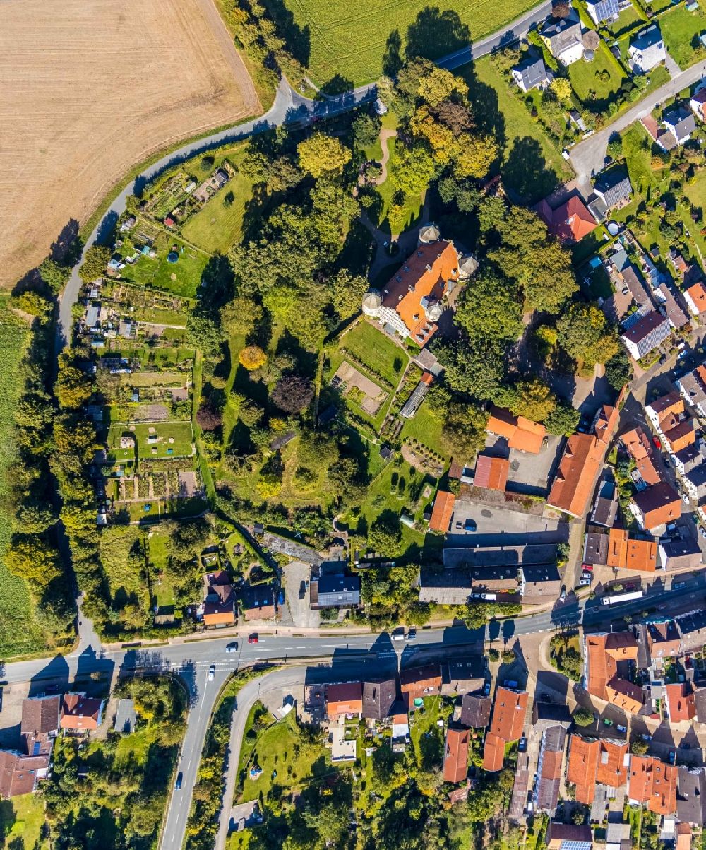 Vertical aerial photograph Barntrup - Vertical aerial view from the satellite perspective of the palace Barntrup on Obere Strasse in Barntrup in the state North Rhine-Westphalia, Germany