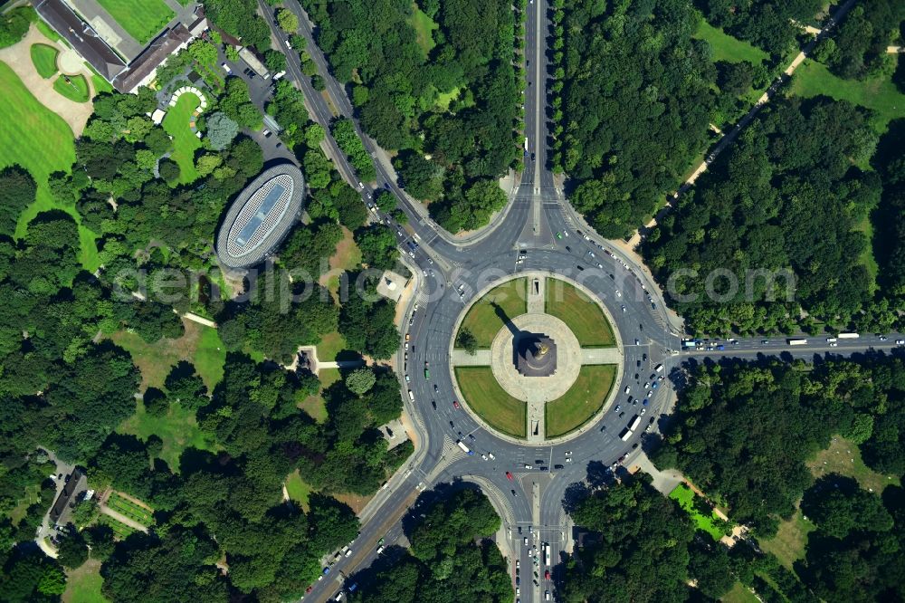 Vertical aerial photograph Berlin - Vertical aerial view from the satellite perspective of the park of Tiergarten - Strasse of 17. Juni - Siegessaeule - Grosser Stern in the district Tiergarten in Berlin, Germany