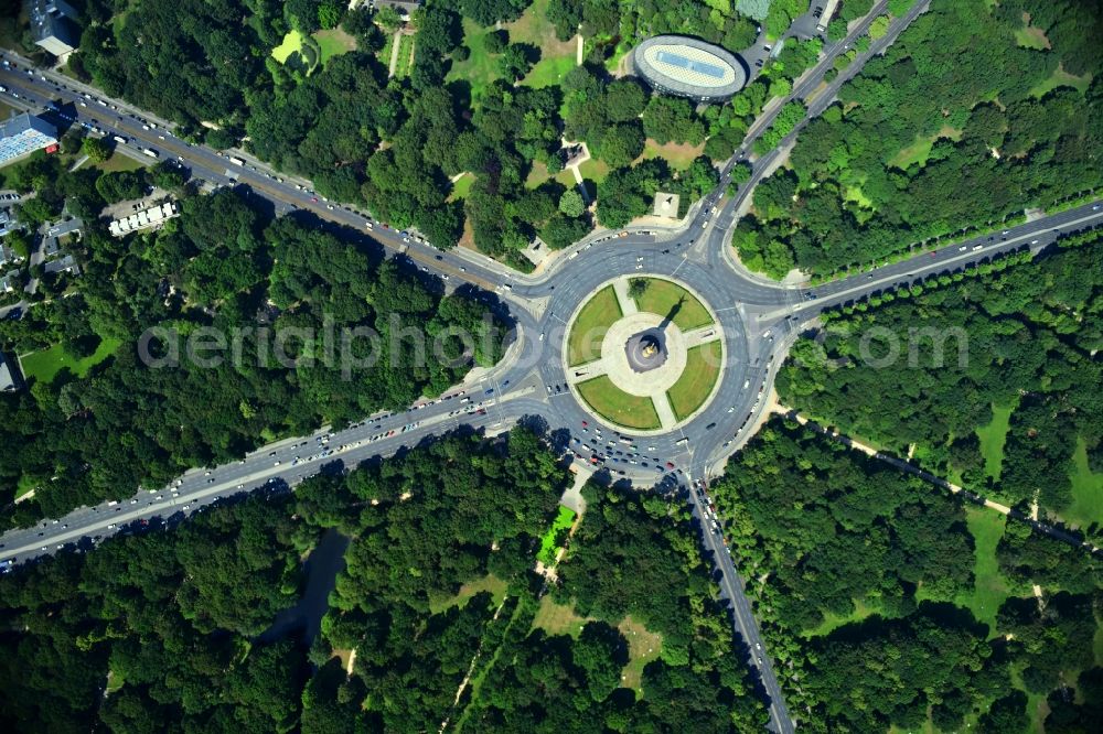 Vertical aerial photograph Berlin - Vertical aerial view from the satellite perspective of the park of Tiergarten - Strasse of 17. Juni - Siegessaeule - Grosser Stern in the district Tiergarten in Berlin, Germany