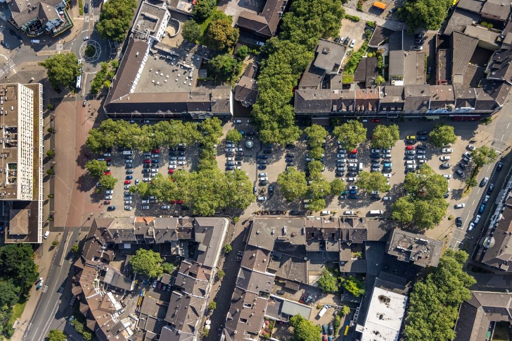 Vertical aerial photograph Duisburg - Vertical aerial view from the satellite perspective of the parking and storage space for automobiles on Hamborner Altmarkt in the district Alt-Hamborn in Duisburg at Ruhrgebiet in the state North Rhine-Westphalia, Germany