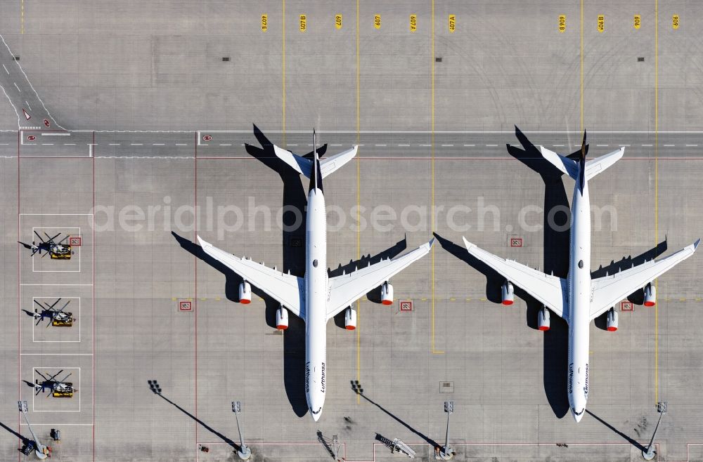 Vertical aerial photograph München - Vertical aerial view from the satellite perspective of the passenger airplane of Lufthansa type a340 in parking position - parking area at the airport in Muenchen-Flughafen in the state Bavaria, Germany