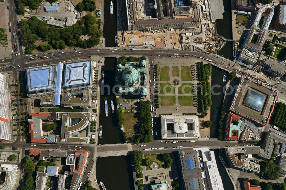 Vertical aerial photograph Berlin - Vertical aerial view from the satellite perspective of the ensemble space Lustgarten - Altes Museum in the inner city center in the district Mitte in Berlin, Germany