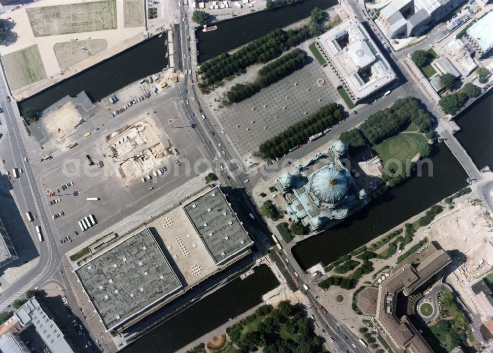 Vertical aerial photograph Berlin - Vertical aerial view from the satellite perspective of the ensemble space Lustgarten - Altes Museum in the inner city center in the district Mitte in Berlin, Germany