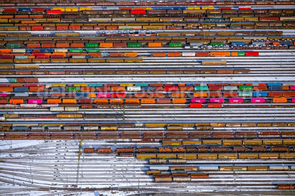Vertical aerial photograph Seevetal - Vertical aerial view from the satellite perspective of the wintry snowy marshalling yard and freight station of the Deutsche Bahn in Maschen in the state Lower Saxony, Germany