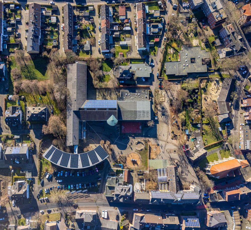 Vertical aerial photograph Selm - Vertical aerial view from the satellite perspective of the school building of the Selma-Lagerloef-Sekundarschule on street Suedkirchener Strasse in Selm in the state North Rhine-Westphalia, Germany