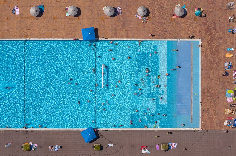 Vertical aerial photograph Essen - Vertical aerial view from the satellite perspective of the swimming pool of the Grugabad in Essen in the state North Rhine-Westphalia
