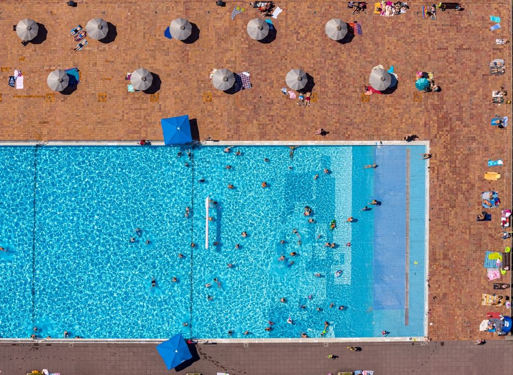 Vertical aerial photograph Essen - Vertical aerial view from the satellite perspective of the swimming pool of the Grugabad in Essen in the state North Rhine-Westphalia