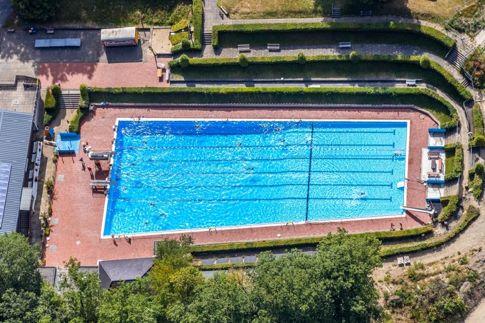 Vertical aerial photograph Menden (Sauerland) - Vertical aerial view from the satellite perspective of the swimming pool of the Leitmecke in Menden (Sauerland) in the state North Rhine-Westphalia