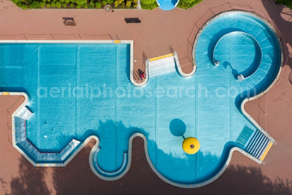 Vertical aerial photograph Chemnitz - Vertical aerial view from the satellite perspective of the swimming pool of the in the district Gablenz in Chemnitz in the state Saxony, Germany