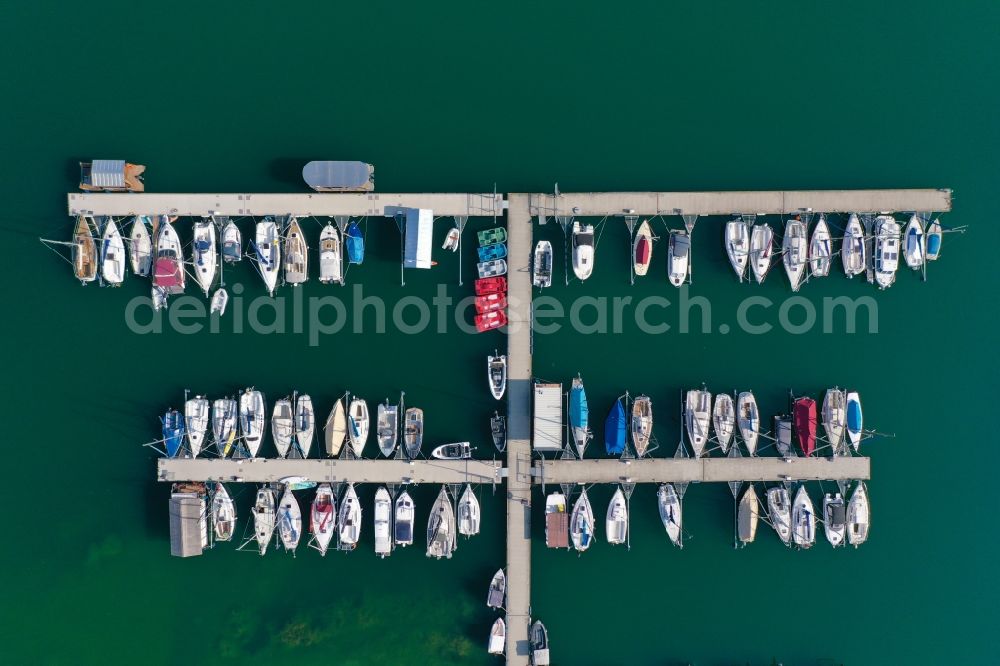 Vertical aerial photograph Mücheln (Geiseltal) - Vertical aerial view from the satellite perspective of the pleasure boat marina with docks and moorings on the shore area of Geiseltalsee of Marina Muecheln GmbH on Hafenplatz in Muecheln (Geiseltal) in the state Saxony-Anhalt, Germany