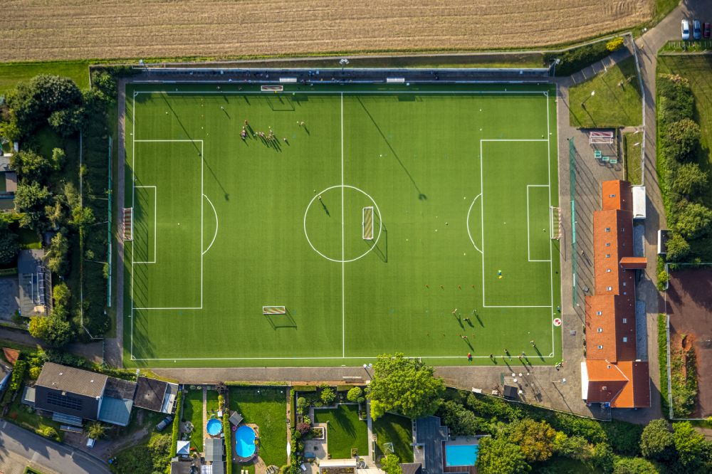 Vertical aerial photograph Werl - Vertical aerial view from the satellite perspective of the sports grounds and football pitch Sportplatz Westoennen on street Bruchstrasse in Werl at Ruhrgebiet in the state North Rhine-Westphalia, Germany