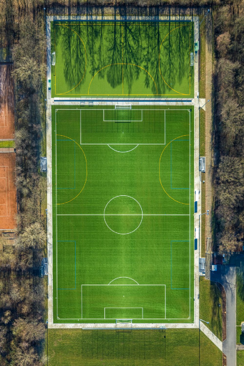 Vertical aerial photograph Werne - Vertical aerial view from the satellite perspective of the sports grounds and football pitch in Sportzentrum Dahl on street Kaethe-Kollwitz-Strasse in Werne at Ruhrgebiet in the state North Rhine-Westphalia, Germany