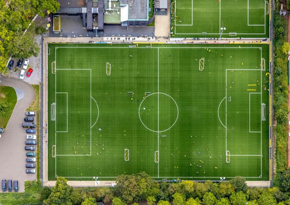Vertical aerial photograph Dortmund - Vertical aerial view from the satellite perspective of the ensemble of sports grounds of BVB Evonik Fussballakademie on Strobelallee in the district Westfalenhalle in Dortmund at Ruhrgebiet in the state North Rhine-Westphalia, Germany
