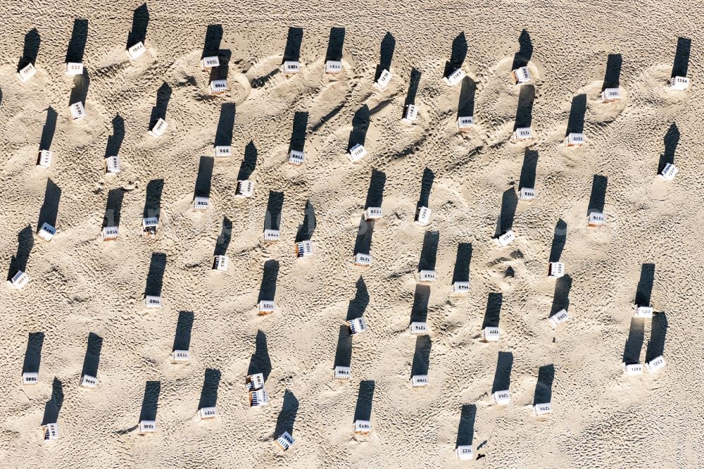 Vertical aerial photograph Sankt Peter-Ording - Vertical aerial view from the satellite perspective of the beach chair on the sandy beach ranks in the coastal area in Sankt Peter-Ording in the state Schleswig-Holstein, Germany