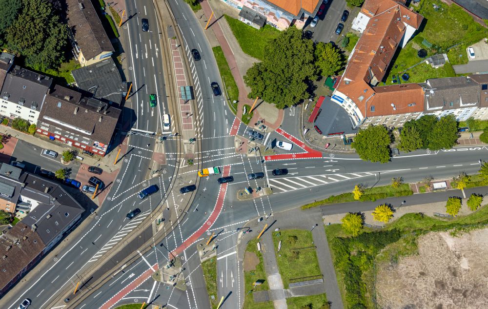 Vertical aerial photograph Bochum - Vertical aerial view from the satellite perspective of the road layout and marking of the course of the lane Wattenscheider Strasse - Gahlensche Strasse in the district Innenstadt in Bochum at Ruhrgebiet in the state North Rhine-Westphalia, Germany