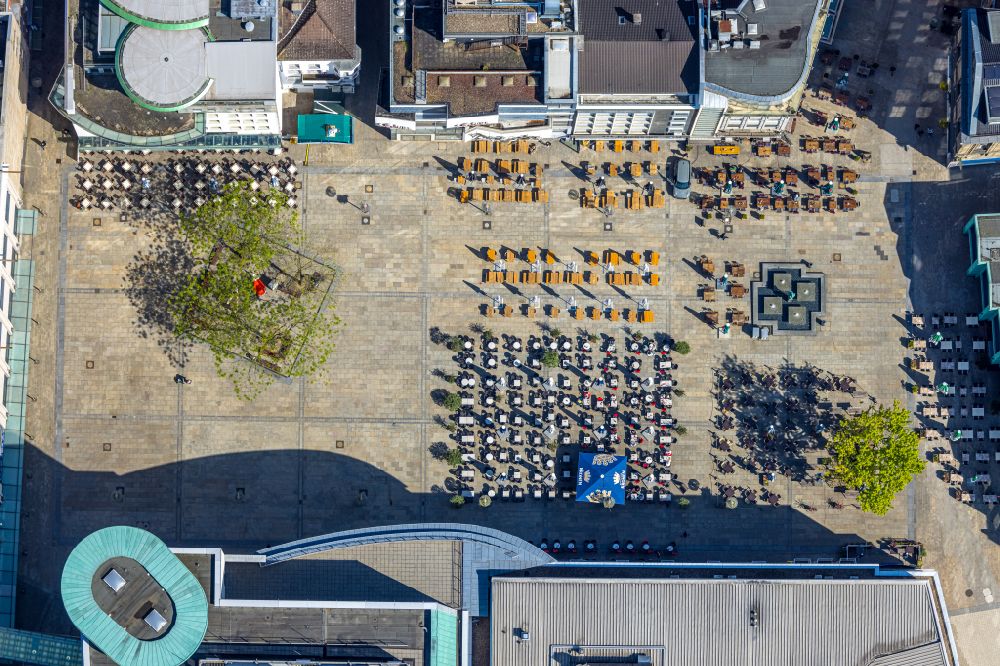 Vertical aerial photograph Dortmund - Vertical aerial view from the satellite perspective of the tables and benches of open-air restaurants on Markt in the district Altstadt in Dortmund in the state North Rhine-Westphalia, Germany
