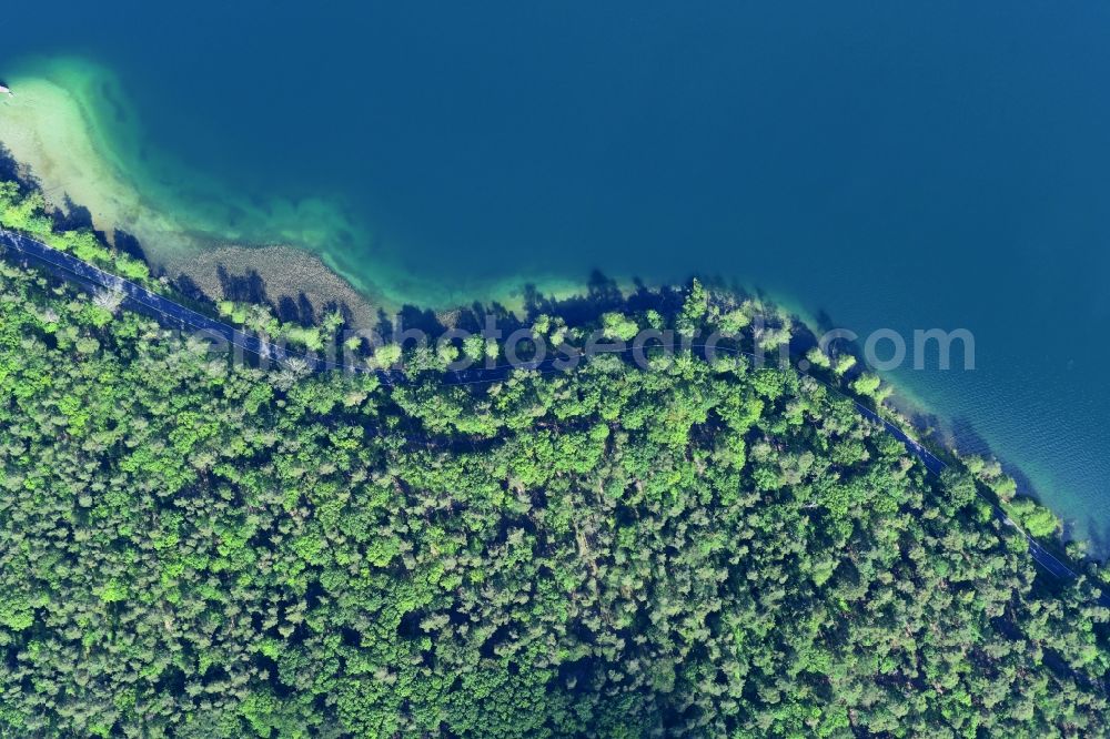 Vertical aerial photograph Joachimsthal - Vertical aerial view from the satellite perspective of the riparian areas on the lake area Werbellinsee of along the Landesstrasse L220 in a forest area in Joachimsthal in the state Brandenburg, Germany