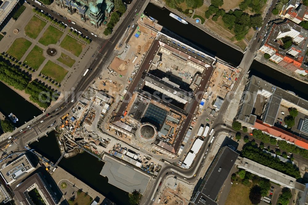 Vertical aerial photograph Berlin - Vertical aerial view from the satellite perspective of the construction site for the new building the largest and most important cultural construction of the Federal Republic, the building of the Humboldt Forum in the form of the Berlin Palace