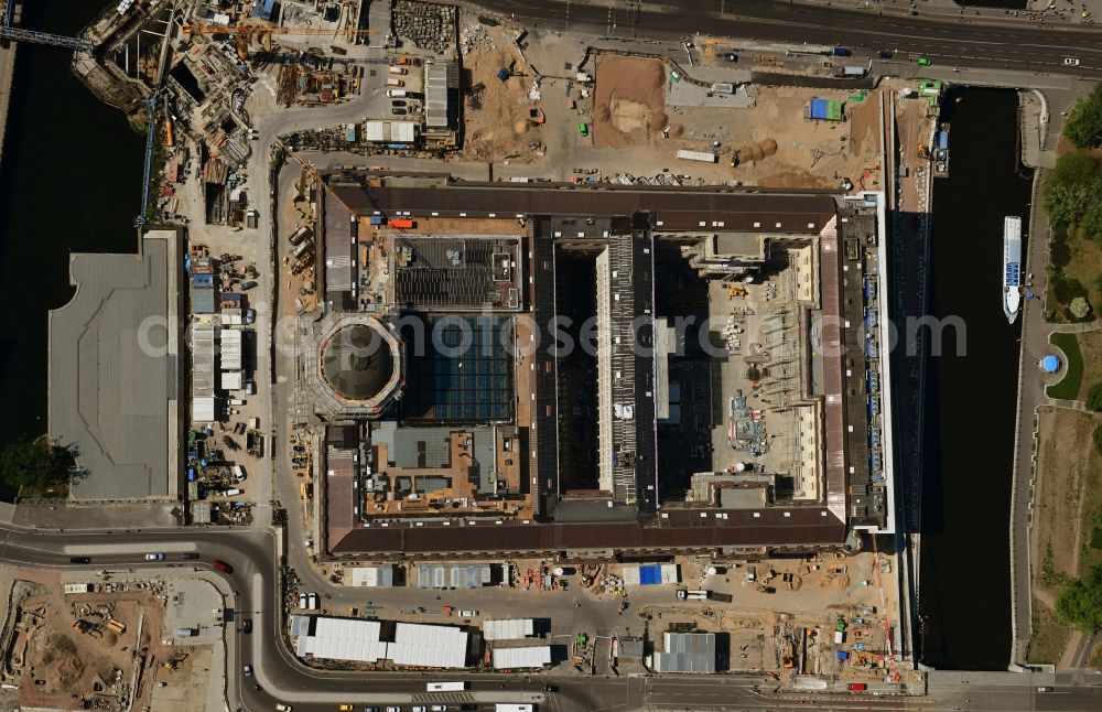 Vertical aerial photograph Berlin - Vertical aerial view from the satellite perspective of the construction site for the new building the largest and most important cultural construction of the Federal Republic, the building of the Humboldt Forum in the form of the Berlin Palace