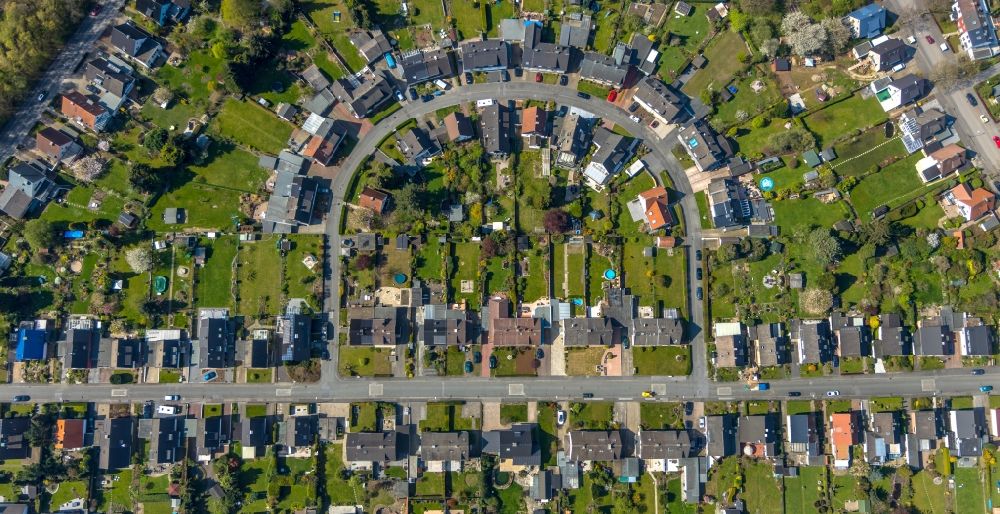 Vertical aerial photograph Dortmund - Vertical aerial view from the satellite perspective of the single-family residential area of settlement einer Hufeisensiedlung on Beitterstrasse - Massenezstrasse in the district Pferdebachtal in Dortmund in the state North Rhine-Westphalia, Germany